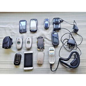 Lot of 12 Various Vintage Flip Phones & Cell Phones Untested some with covers